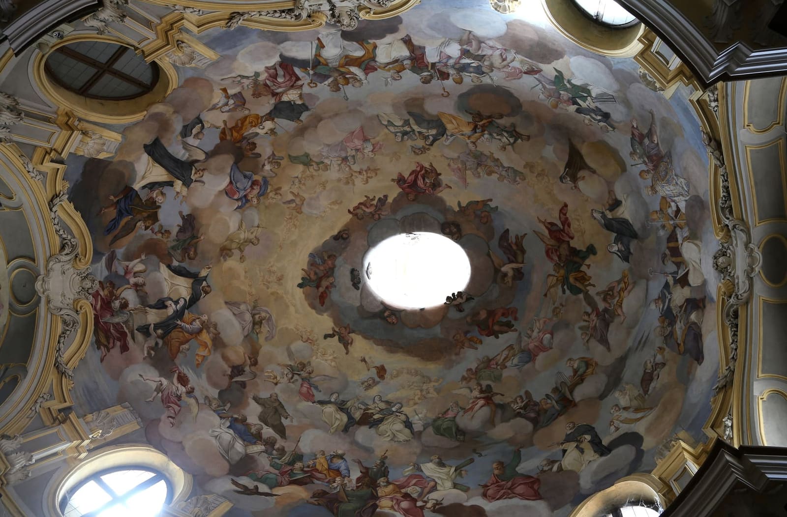 la cupola affrescata della Maddalena, vista da sotto