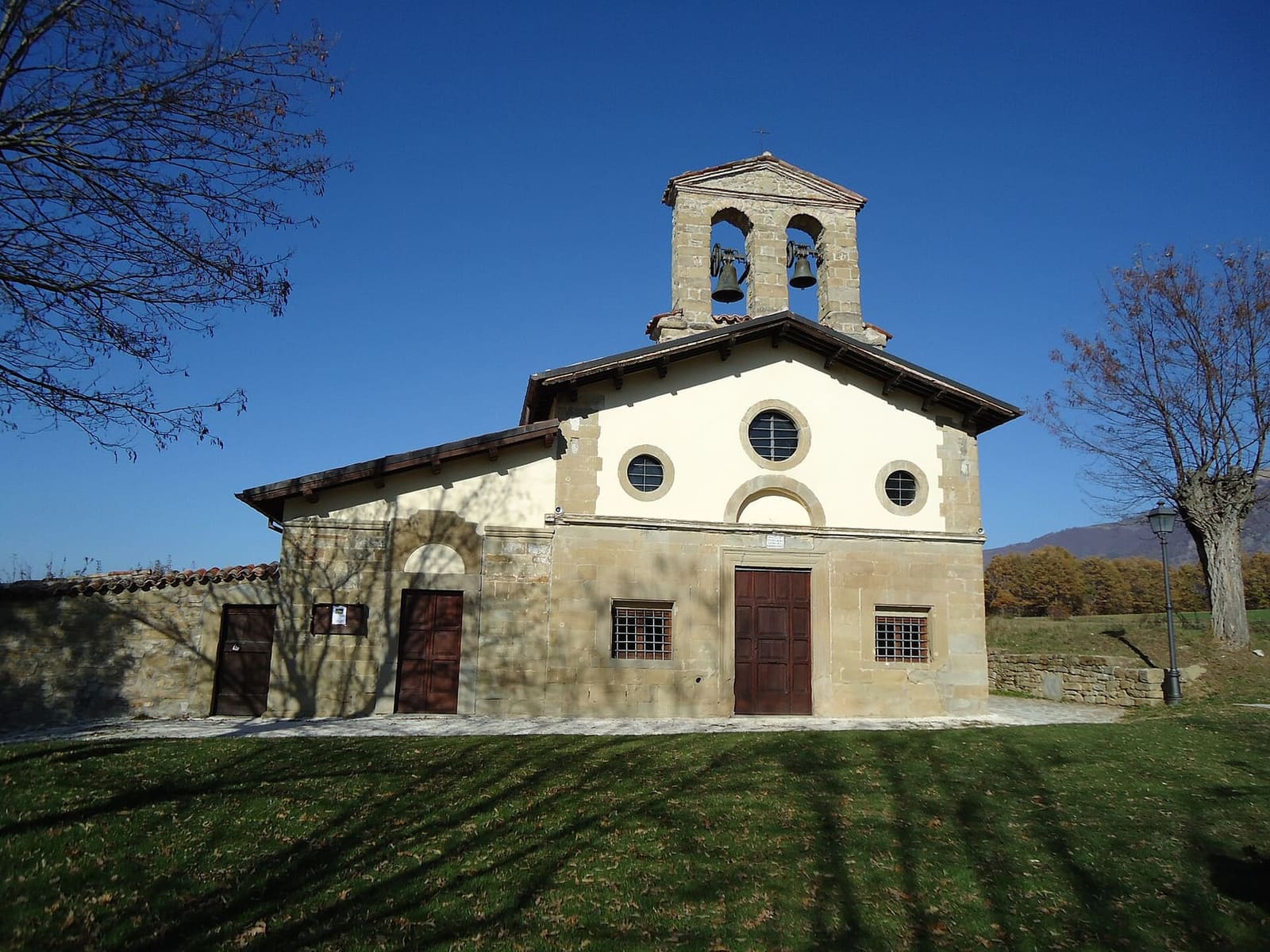 die Fassade des Heiligtums der Icona Passatora, zwischen Ferrazza und Retrosi, 2011