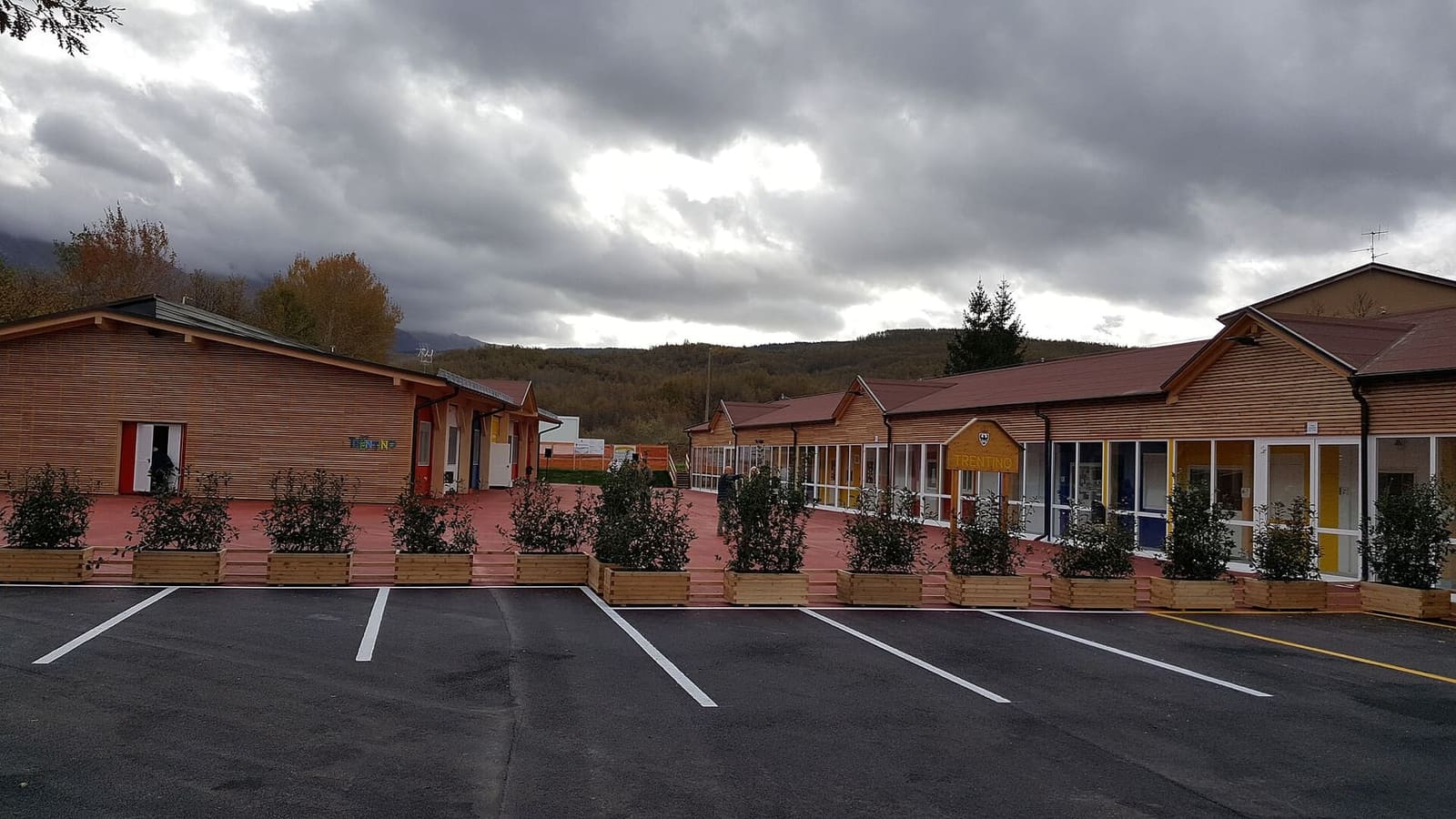 die Holzschule von Amatrice im November 2016, nach dem Erdbeben gebaut