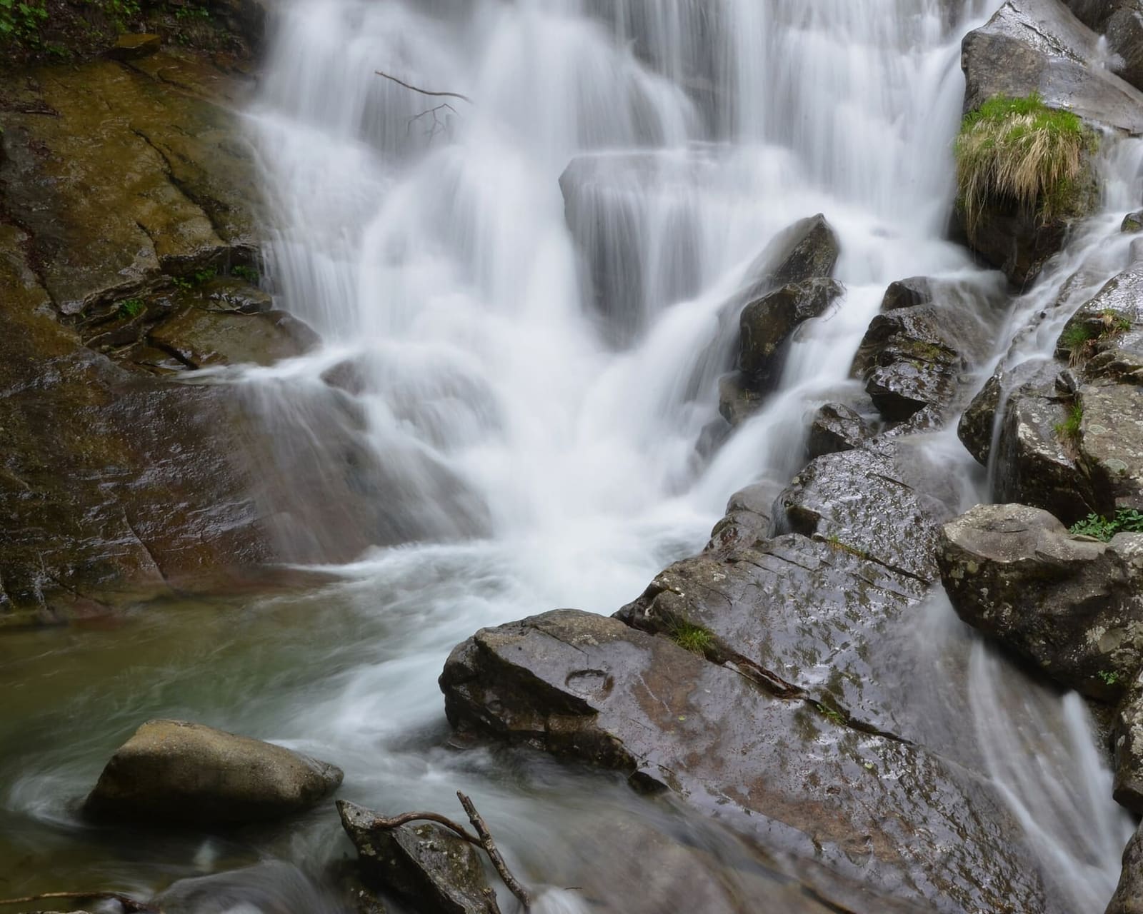 einer der Wasserfälle des Tals der Cento Cascate, auf der Seite der Laga in den Abruzzen