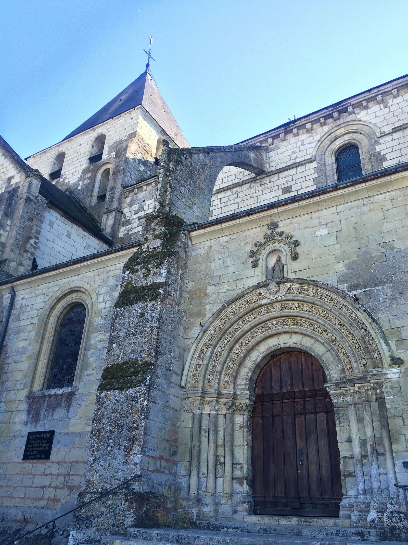 the Romanesque doorway of the Église Saint-Denis