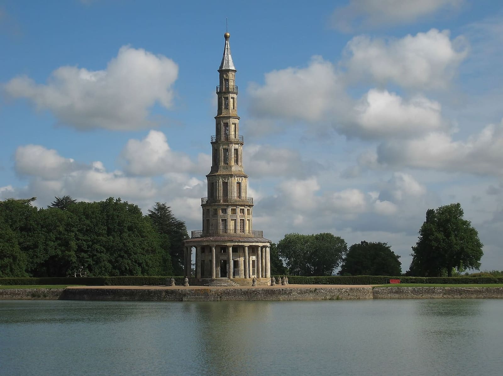 the Pagode de Chanteloup above the great crescent-shaped pool