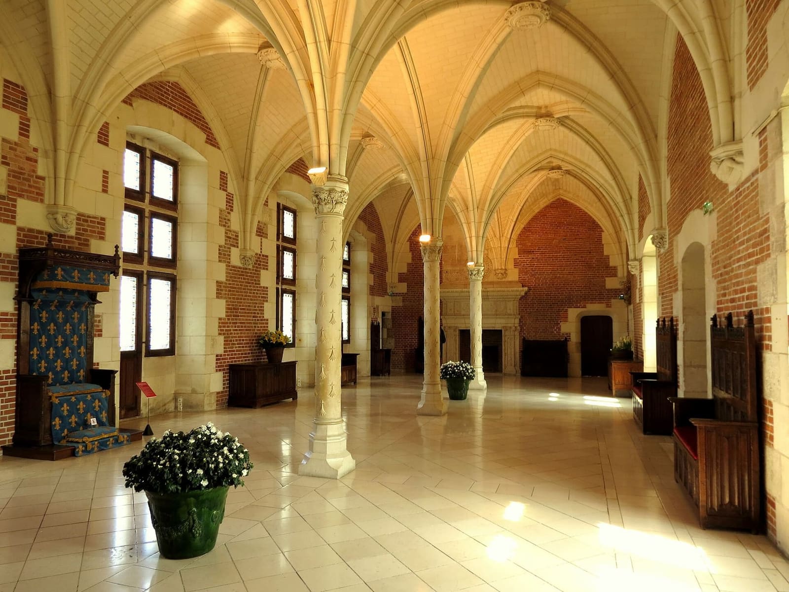 the Salle du Conseil, with its columns and Gothic vaults