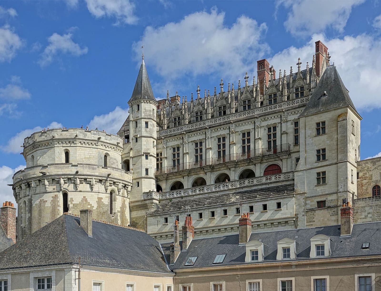 the Tour des Minimes and the château's logis seen from below