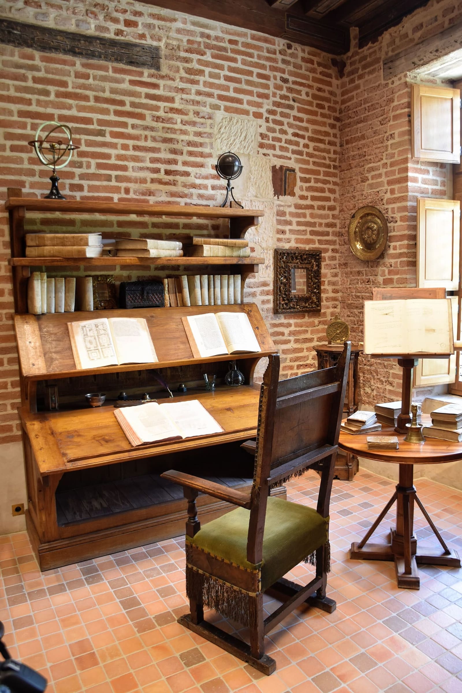 Leonardo's study at the Clos Lucé, with the lectern and the books
