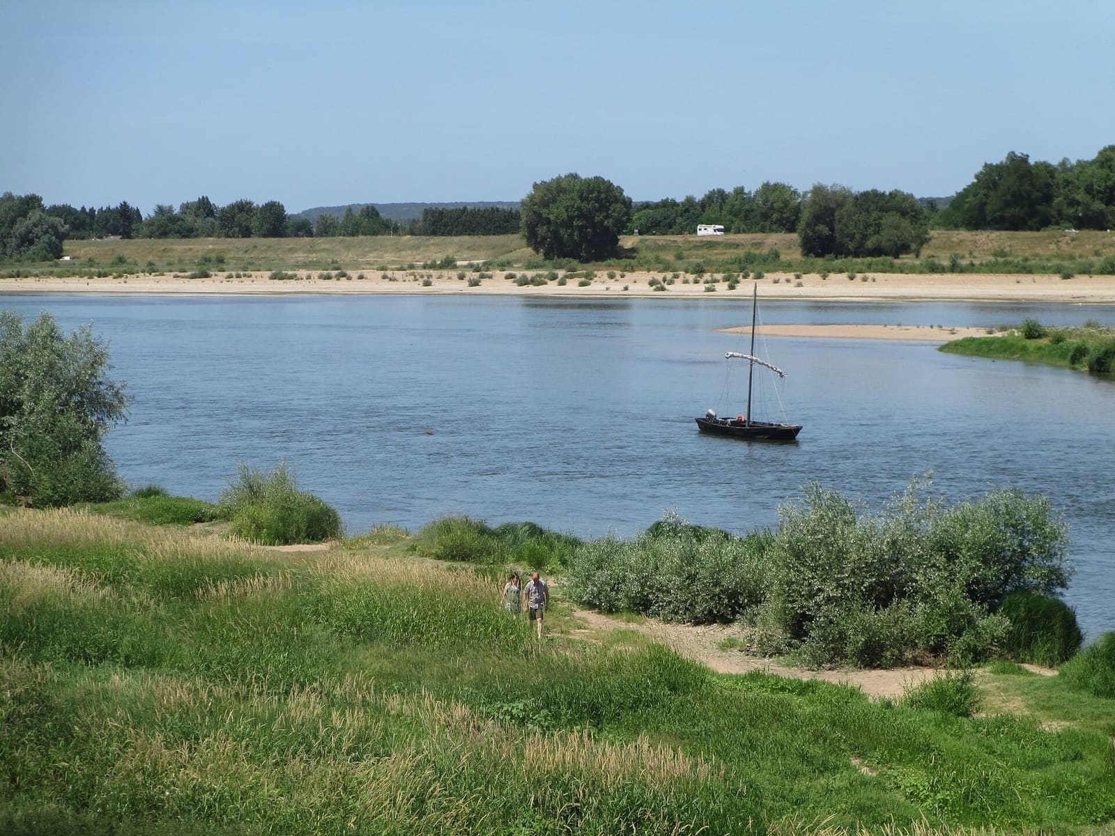 a sailing boat on the Loire at Amboise, among the sandbanks