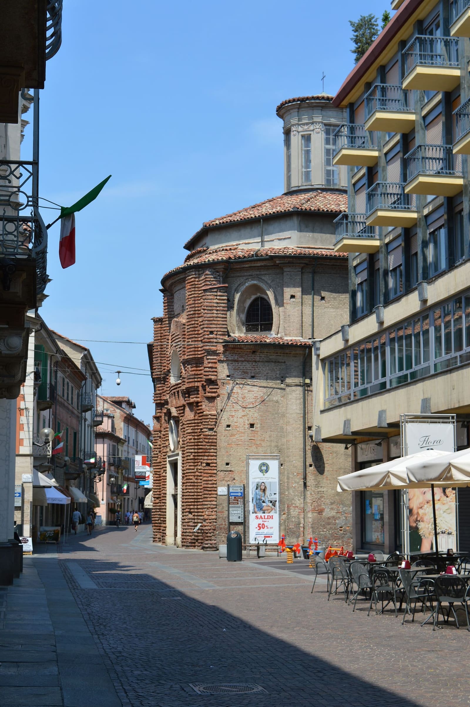 the church of the Maddalena on via Vittorio Emanuele, next to the courtyard of the Truffle Market
