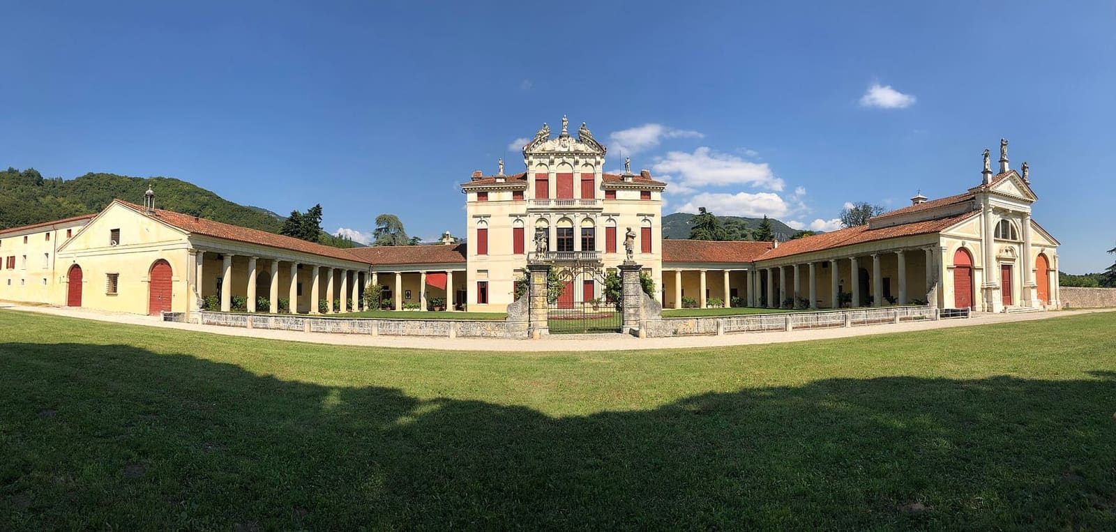 Villa Angarano con le barchesse del Palladio, in una giornata di settembre