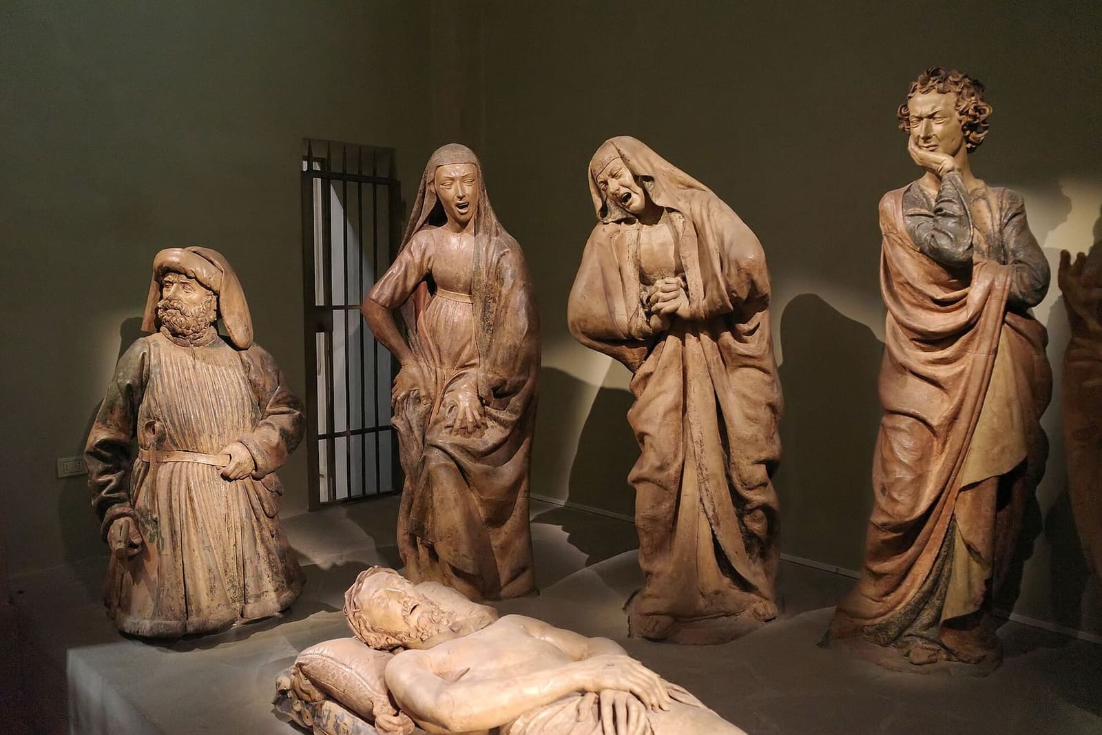 il Compianto sul Cristo morto di Niccolò dell'Arca, le statue in terracotta di Santa Maria della Vita