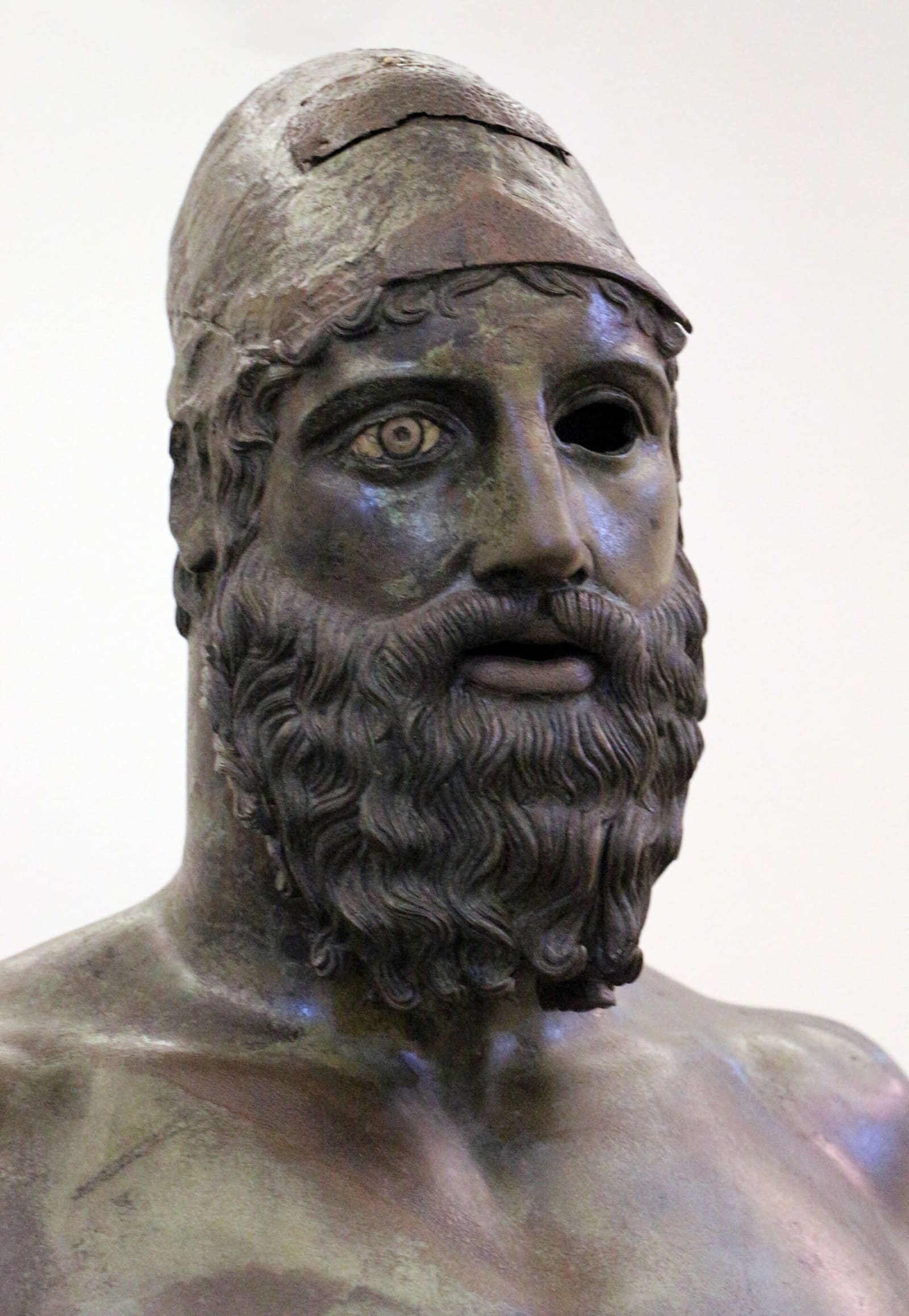 il Bronzo B da vicino, la testa e la barba