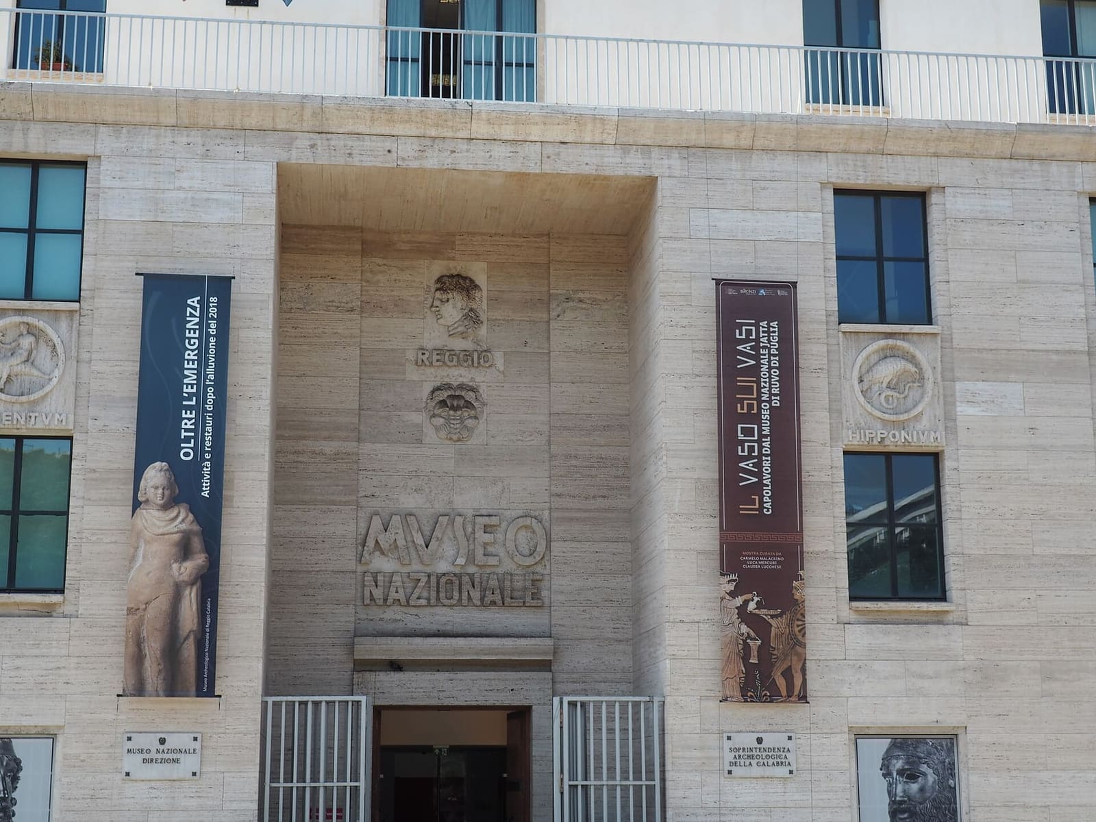 l'ingresso del museo, con la scritta Museo Nazionale sopra la porta