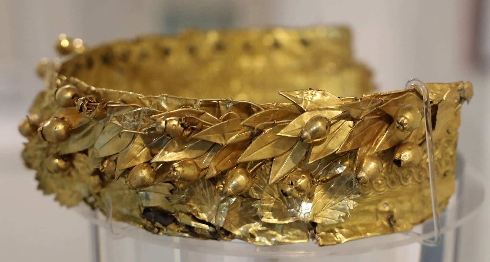 the diadem up close, with its gold leaves and berries