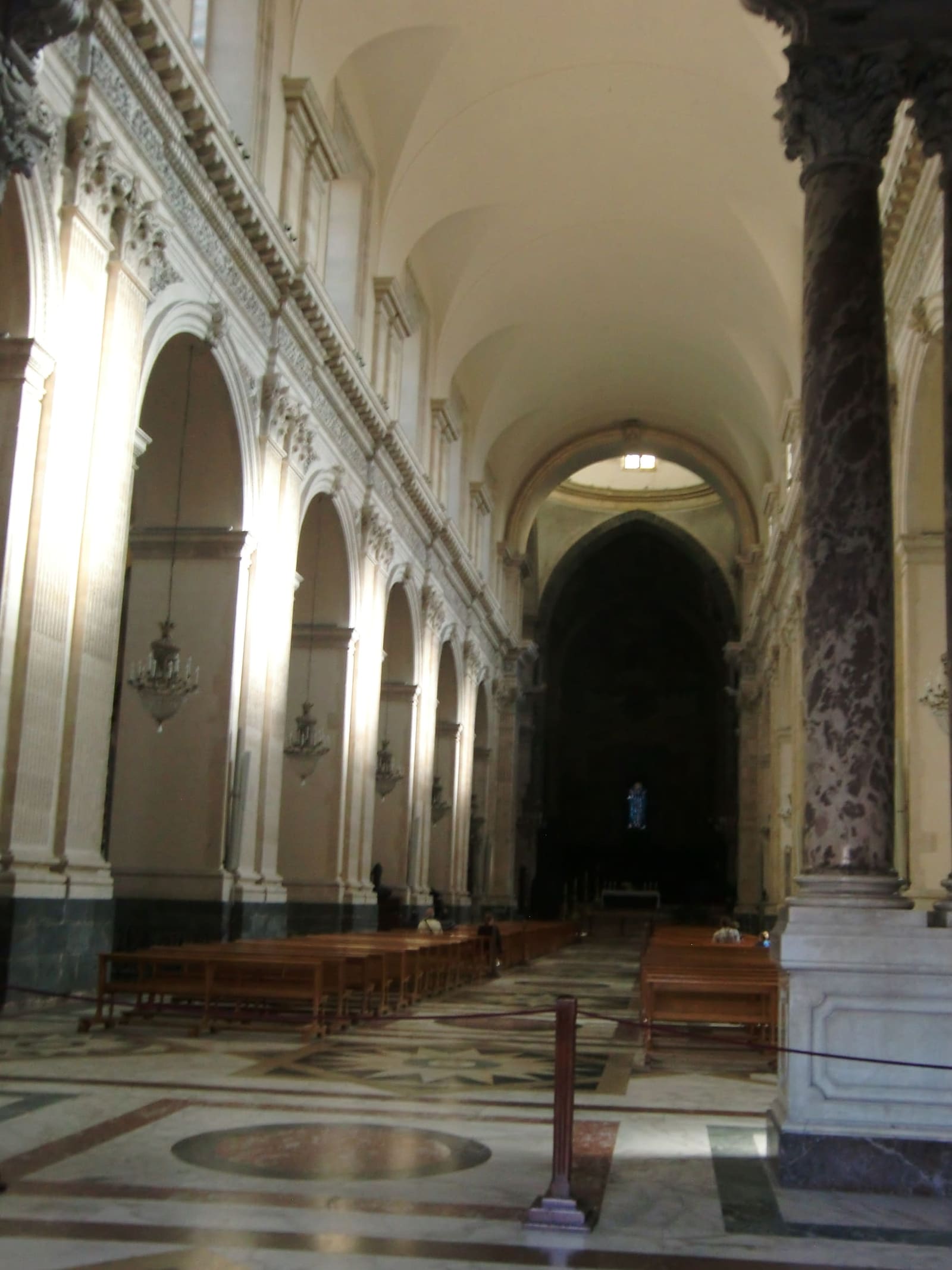 la navata centrale della cattedrale di Sant'Agata