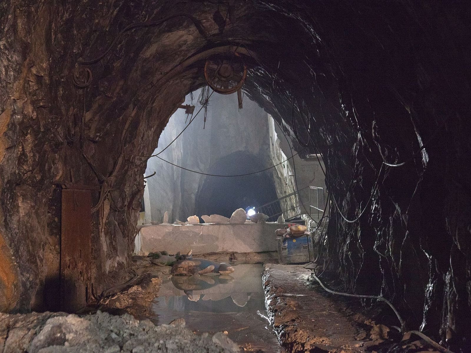 la galleria di Ravaccione, fra le cave di Fantiscritti