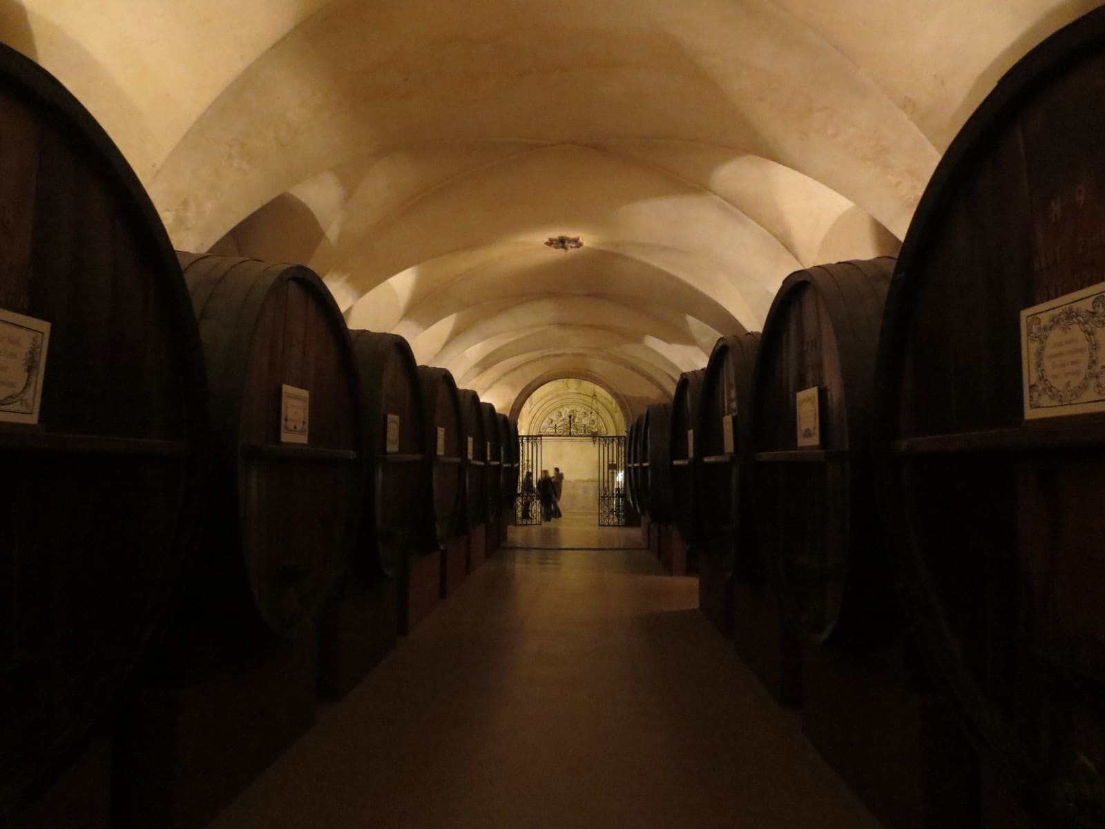 la galleria più grande, con le botti grandi ai due lati