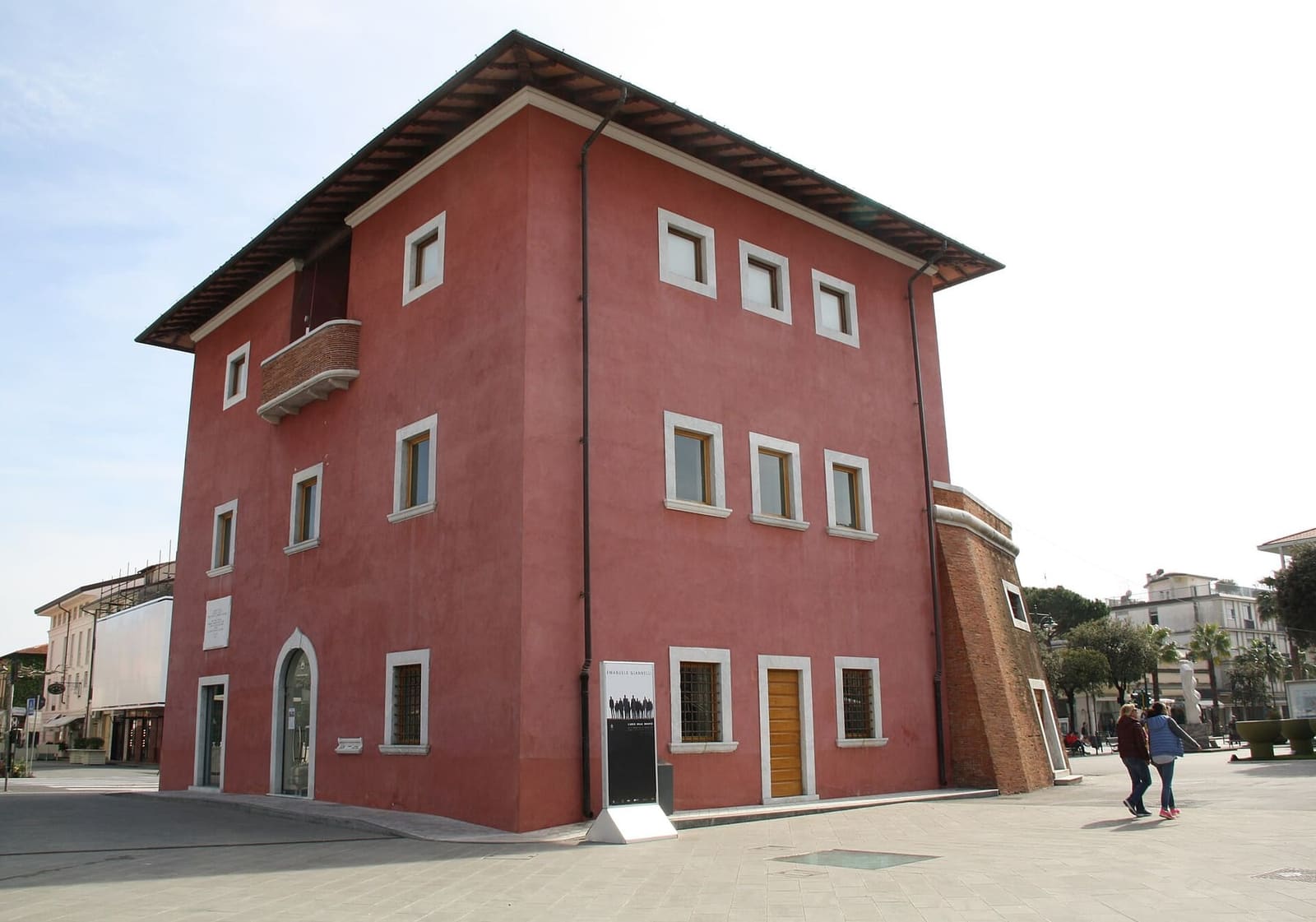 eine andere Seite des Fortino, im Zentrum von Forte dei Marmi