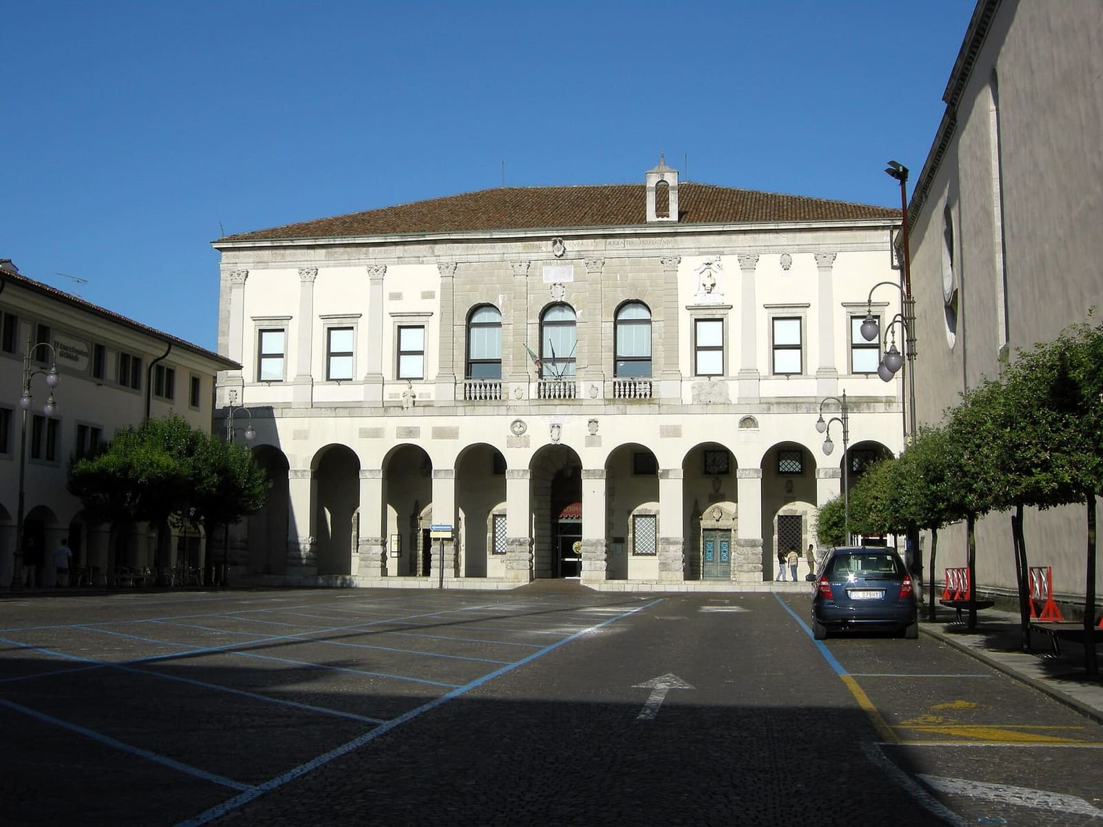 il Palazzo dei Provveditori veneti in piazza del Duomo, sede del Museo archeologico nazionale
