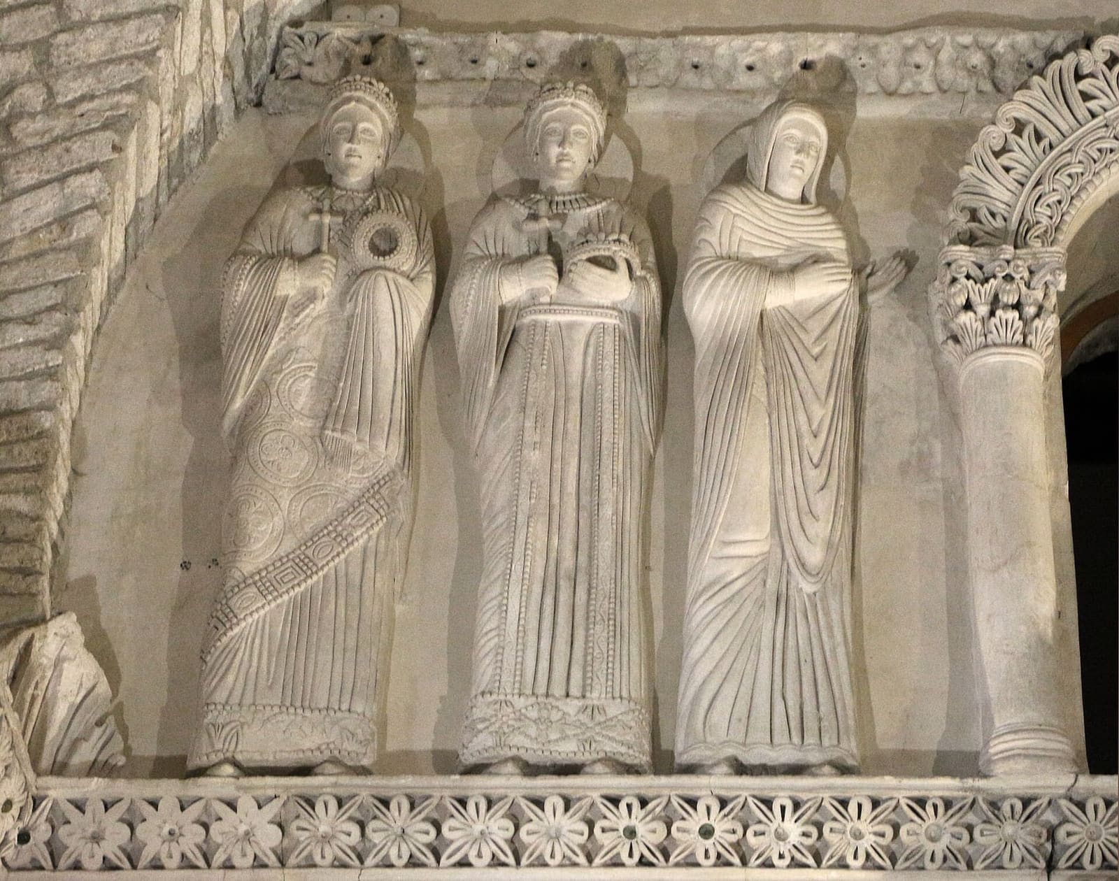 le sante in stucco dell'VIII secolo nel Tempietto longobardo