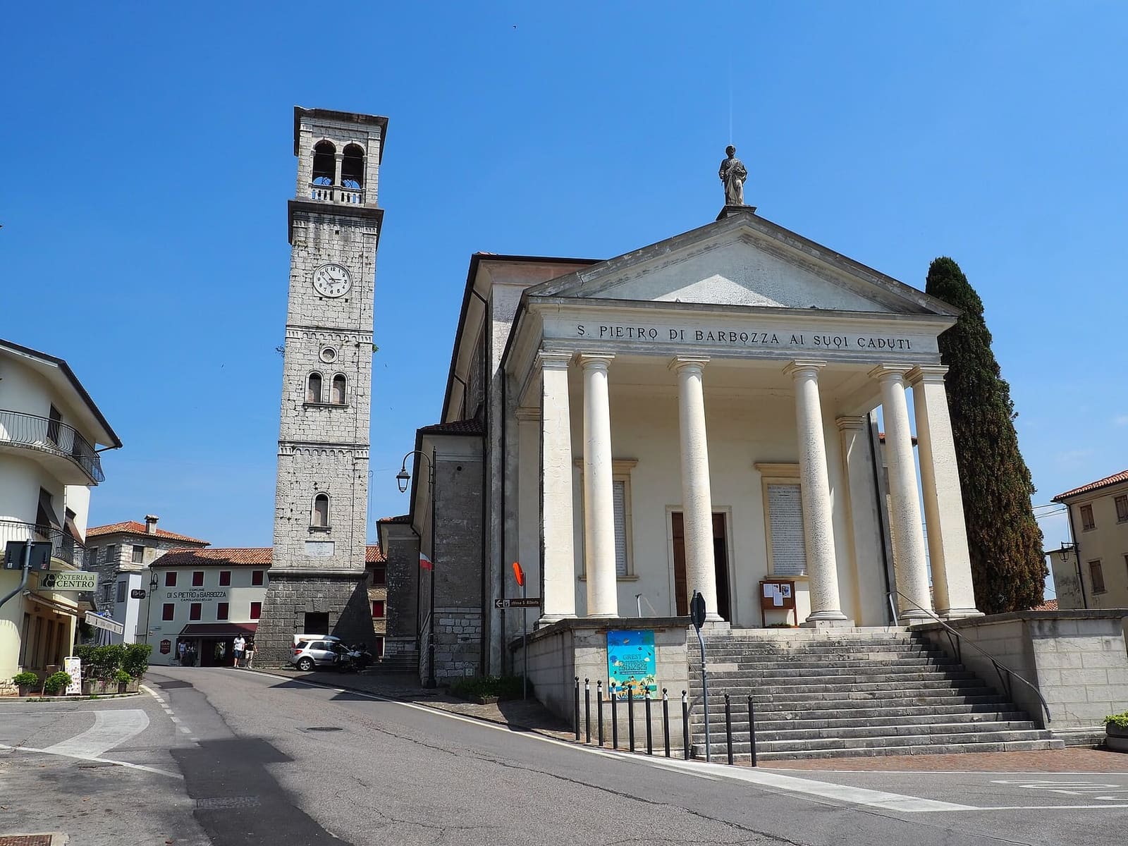 la chiesa dei Santi Pietro e Paolo a San Pietro di Barbozza, con il pronao e il campanile