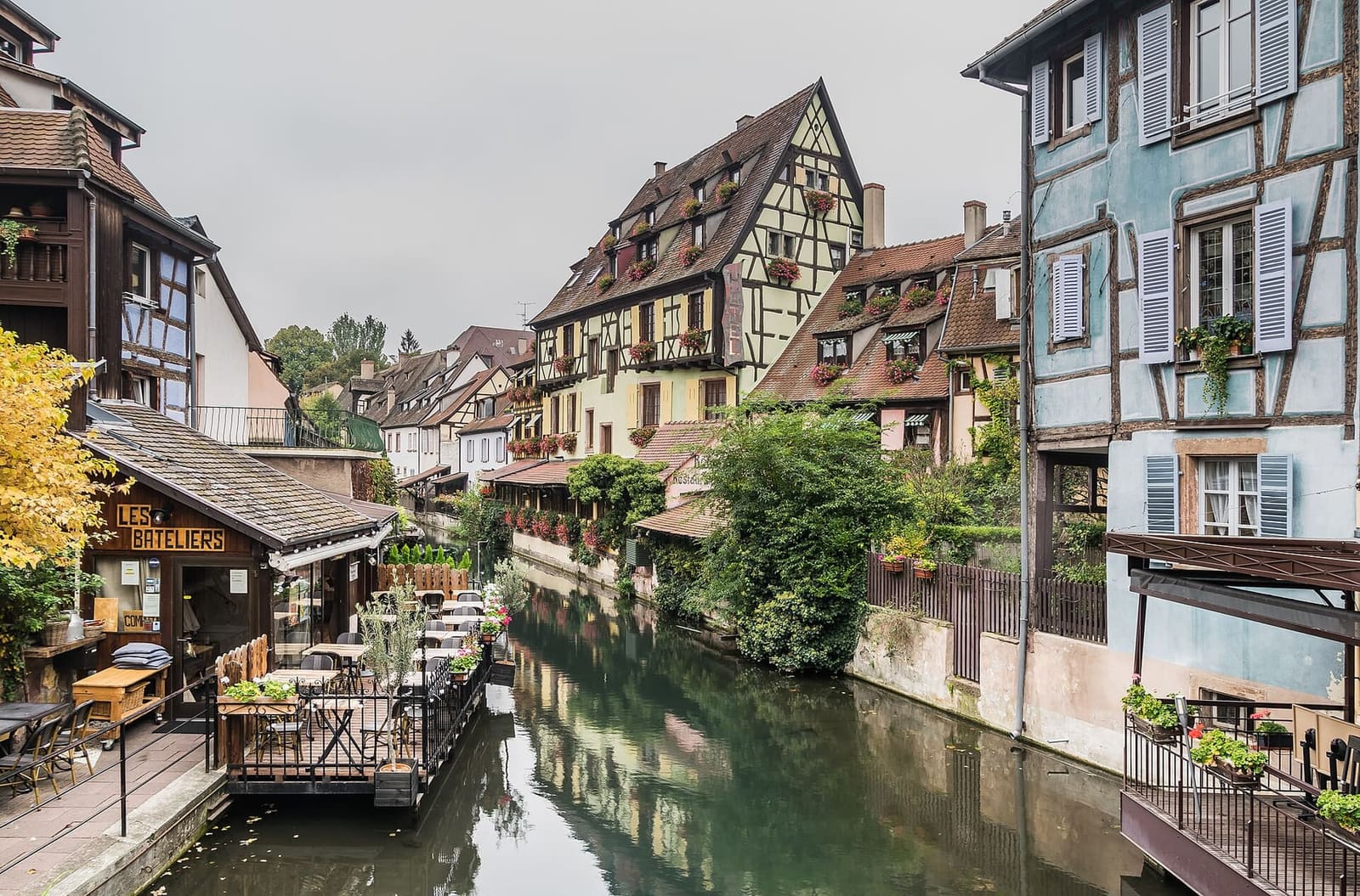 la Lauch nella Petite Venise, con il pontile delle barche e le case sull'acqua