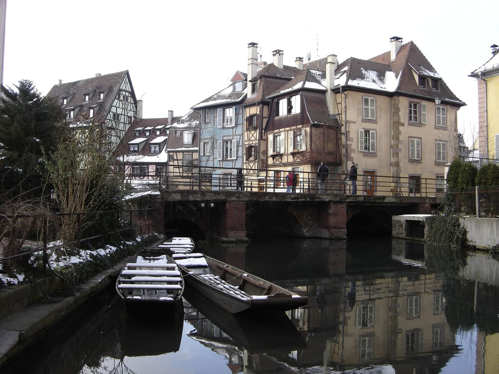 la Petite Venise con la neve sui tetti e sulle barche, nel gennaio 2007