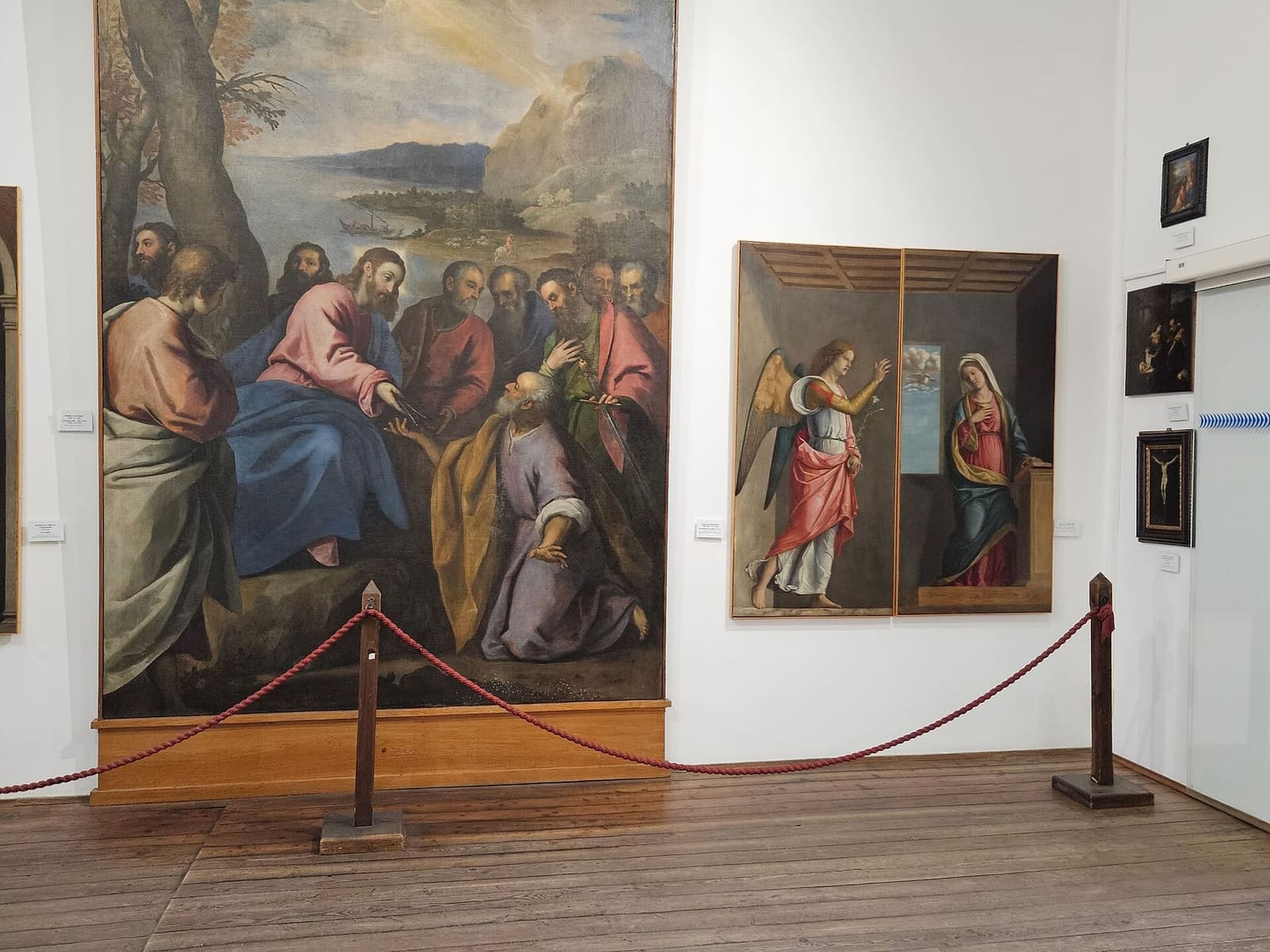 ein Saal der Gemäldegalerie des Museo civico, im Turm der Burg