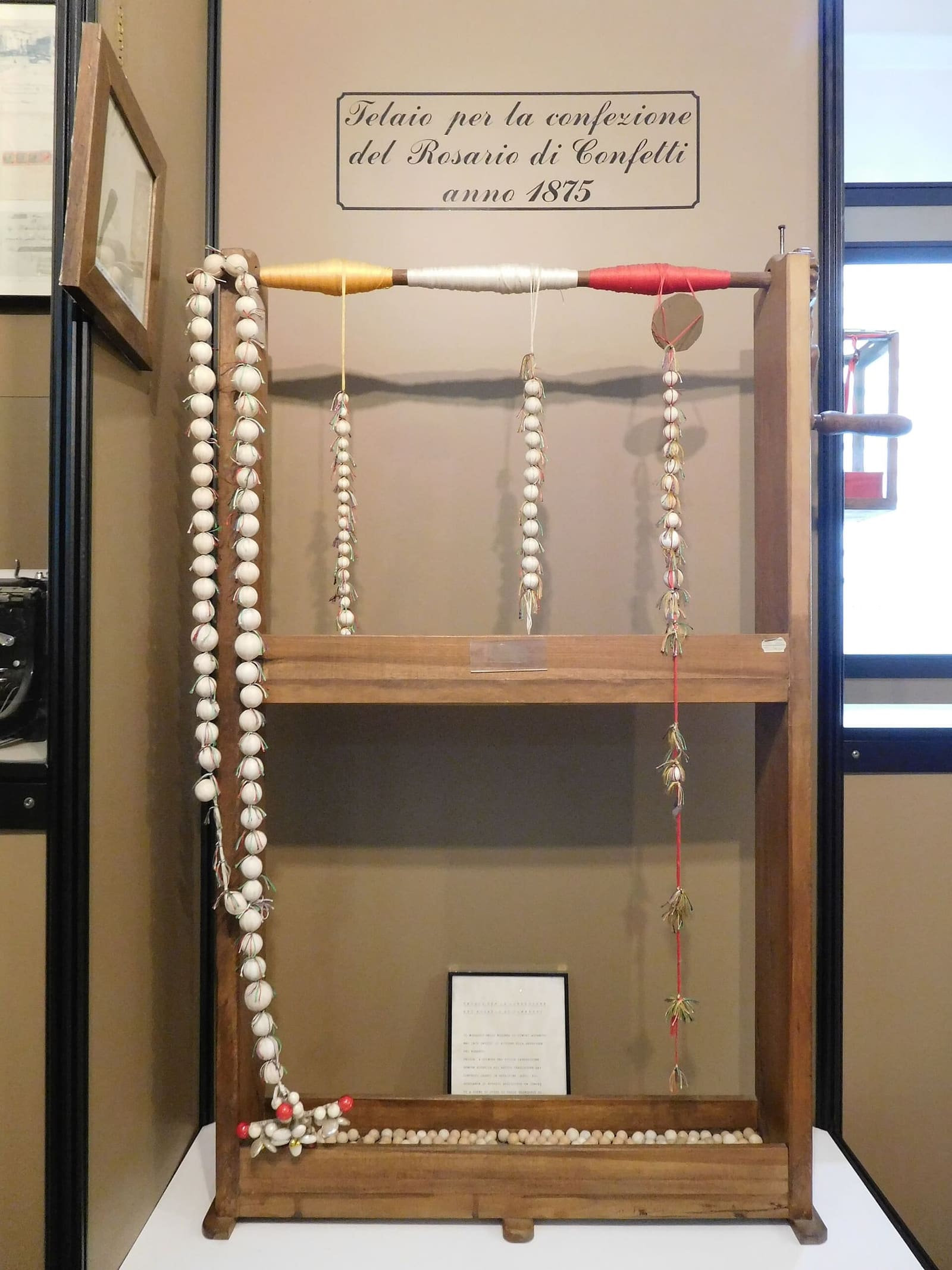 the frame of 1875 for making the confetti rosary, kept at the Pelino museum
