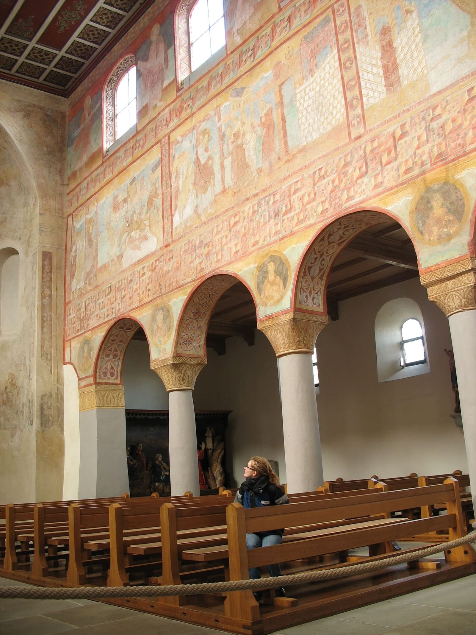 le pitture dei miracoli di Gesù sulla parete nord della navata di San Giorgio