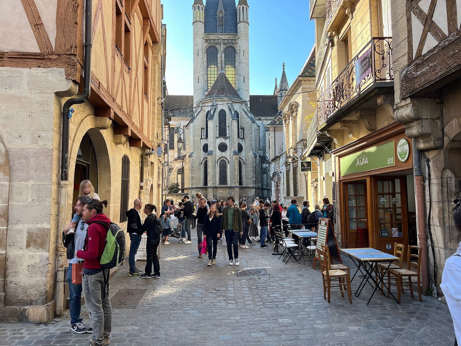 la rue de la Chouette con il coro di Notre-Dame in fondo