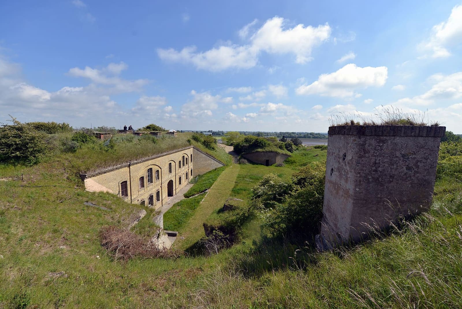 the Fort des Dunes at Leffrinckoucke, with its buildings hidden under the grassy dunes