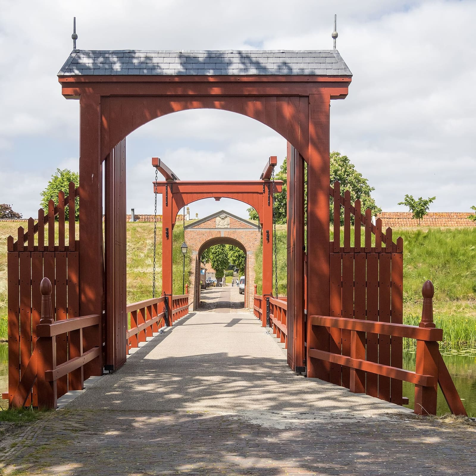 il ponte levatoio rosso che porta alla Münsterse Poort