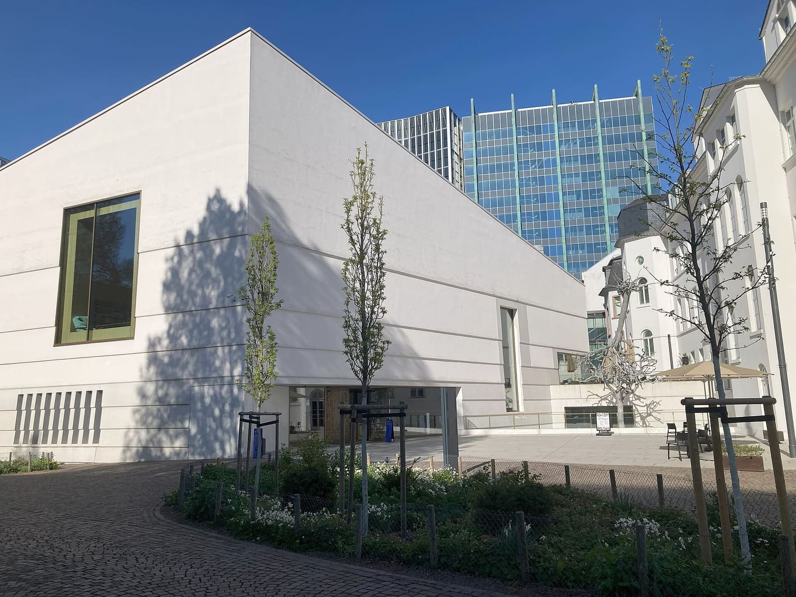 il Museo ebraico sul Bertha-Pappenheim-Platz, con l'ampliamento nuovo accanto al palazzo antico