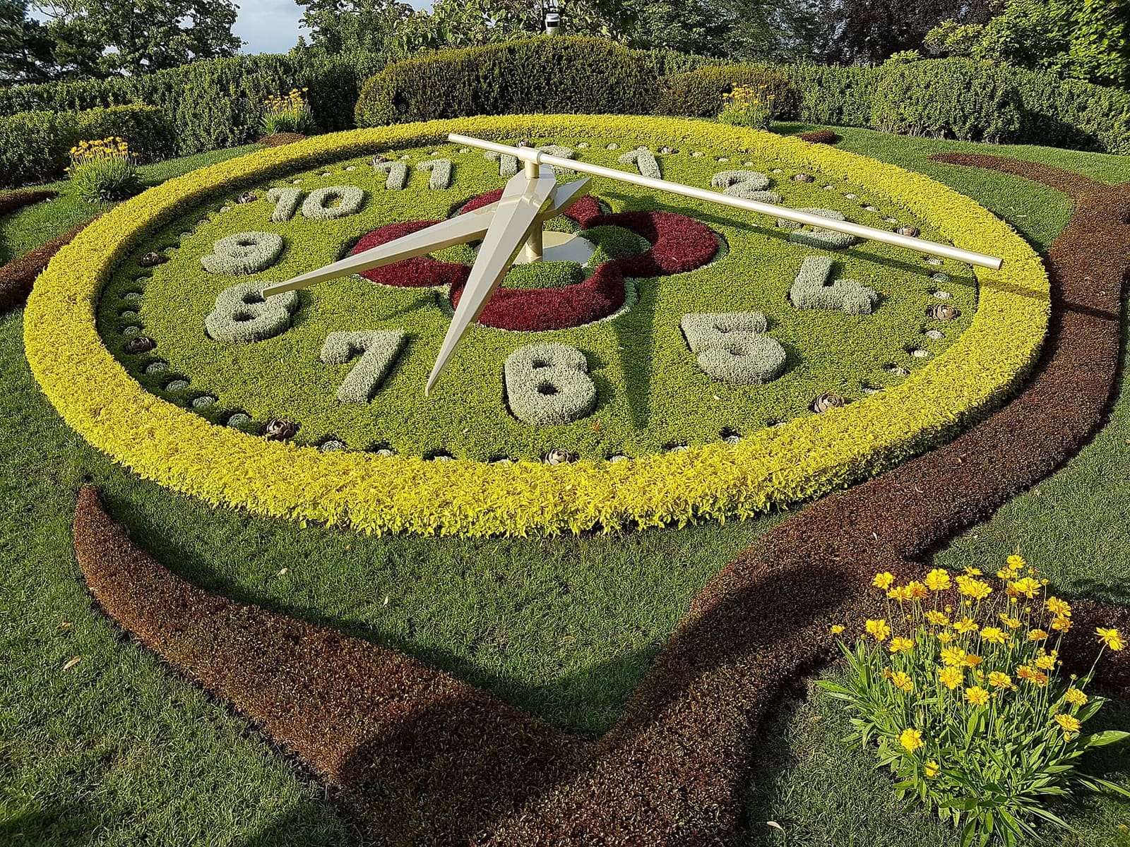 l'orologio fiorito del Jardin Anglais, d'estate