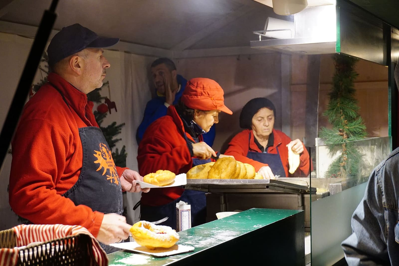 il banco dei Kiachl al mercatino della città vecchia