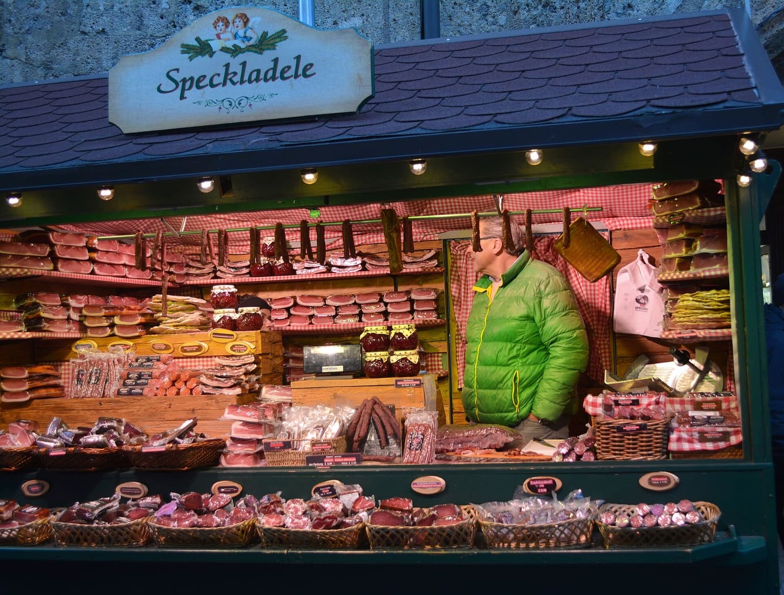 il banco dello speck al mercatino della città vecchia
