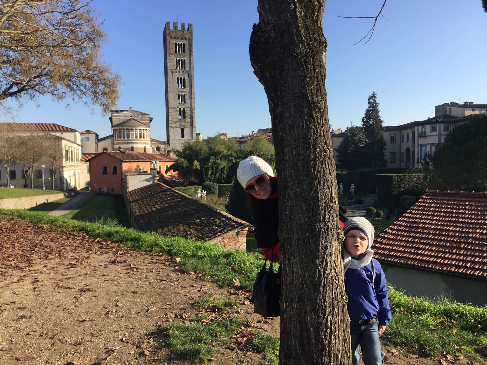 eccoci sulle Mura nel dicembre del 2015, con San Frediano dietro
