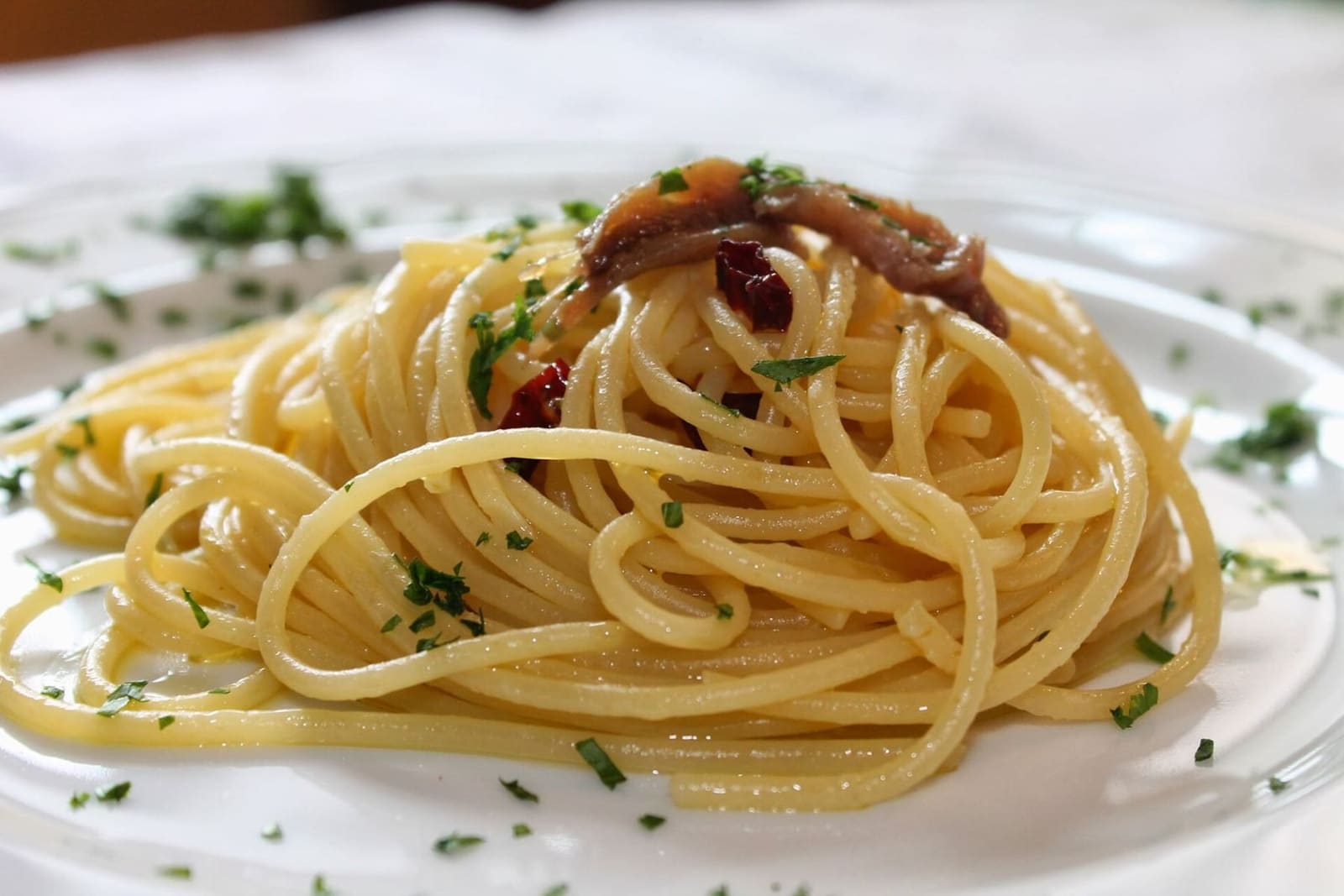 Spaghetti con la colatura di alici di menaica