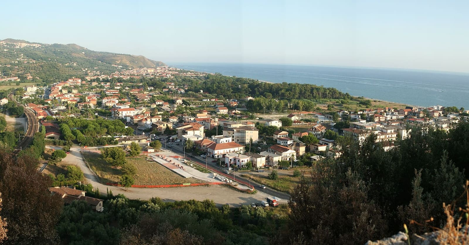 le case di Marina di Ascea fino alla spiaggia, viste dall'alto