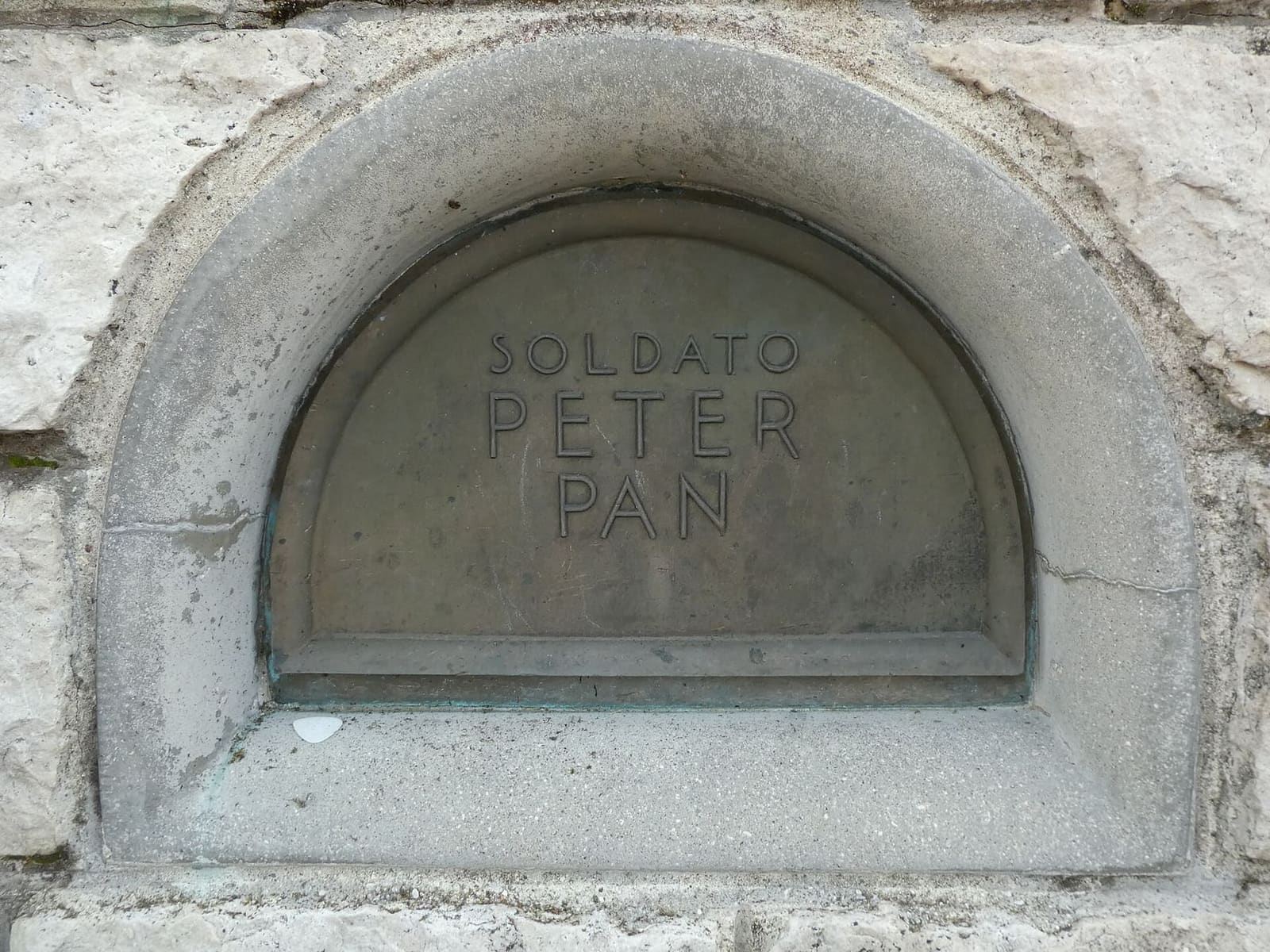 la nicchia del soldato austroungarico Peter Pan, nell'ossario del Sacrario