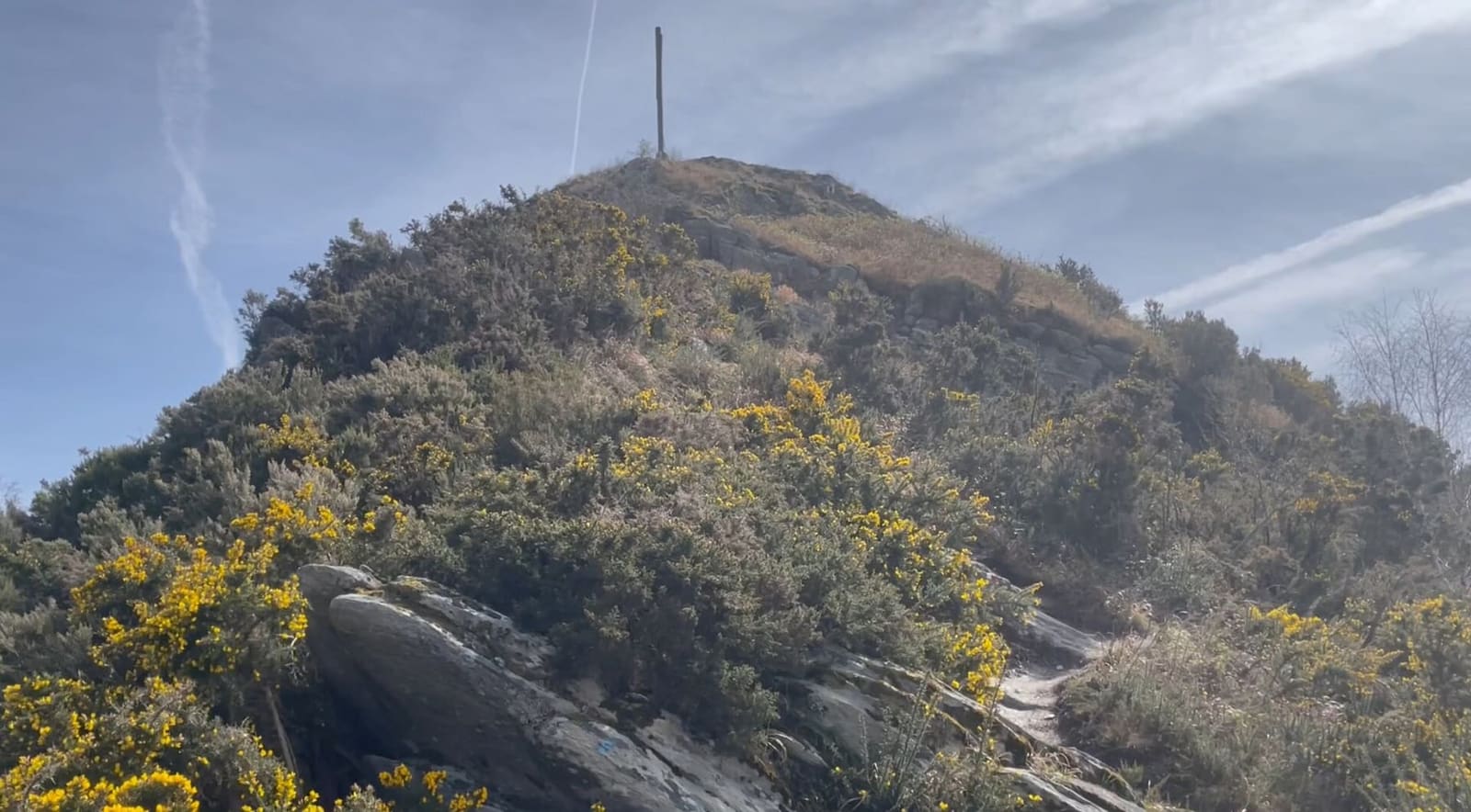 le sommet du monte Folgorito avec sa croix