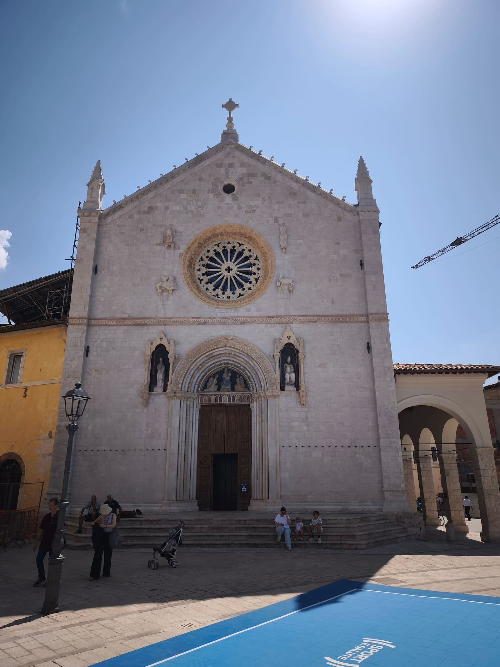 la facciata della basilica di San Benedetto nell'agosto 2026, dopo la ricostruzione