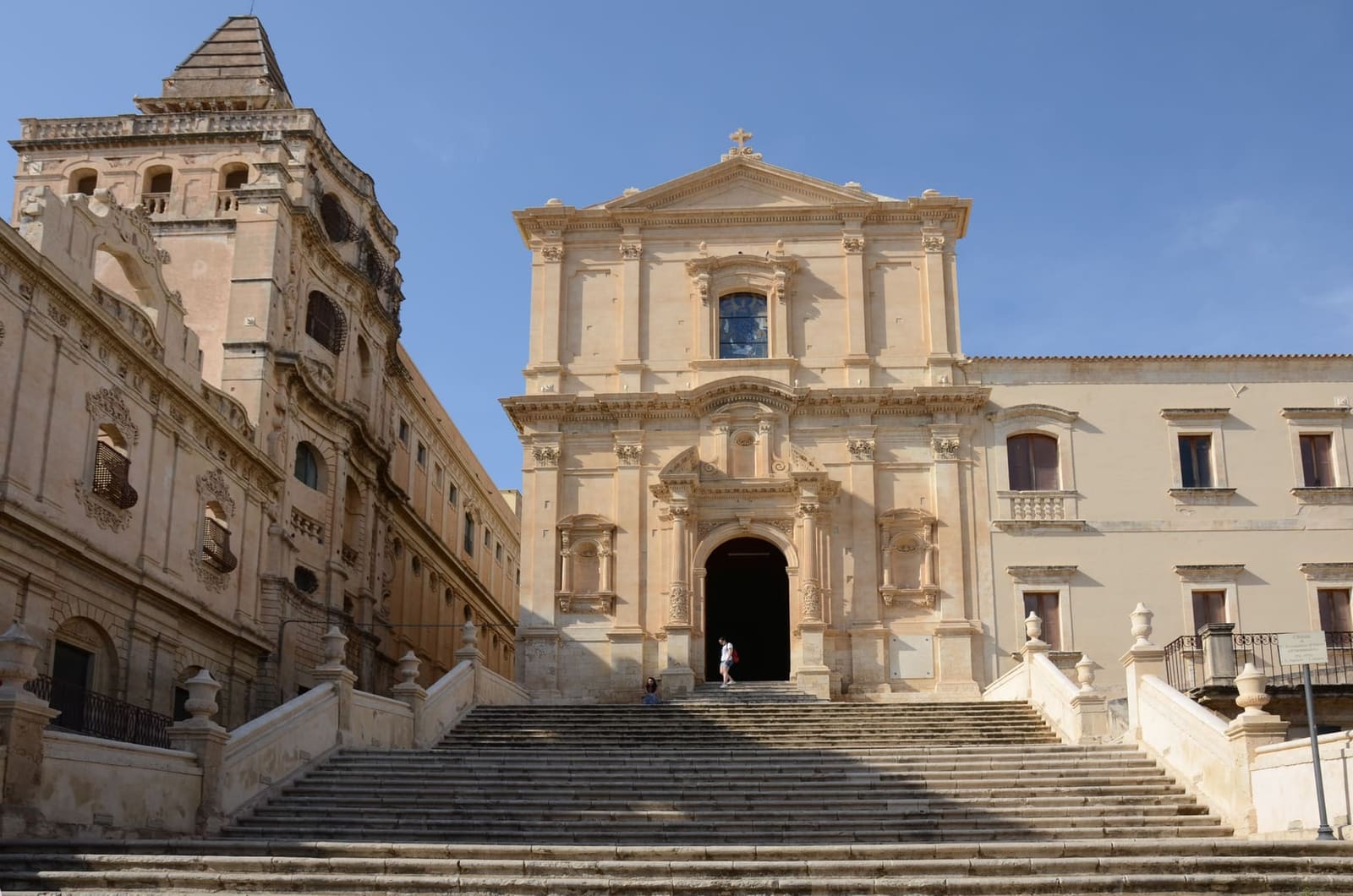 la scalinata a tre rampe di San Francesco all'Immacolata, con la facciata in cima