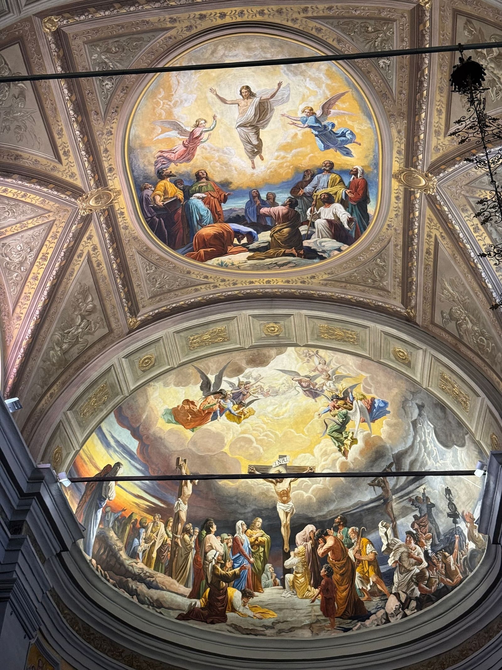 les fresques de la voûte et du cul-de-four de l'abside dans le Duomo de Palmanova