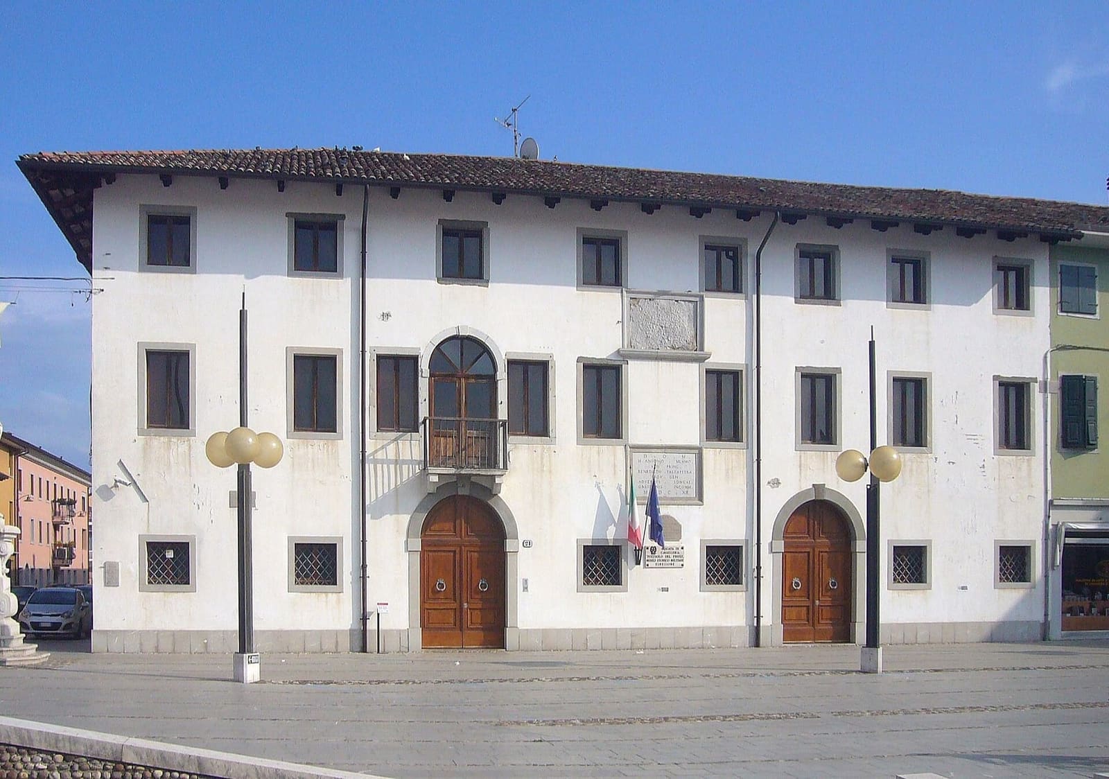 le palais du Gouverneur des Armes donnant sur la Piazza Grande
