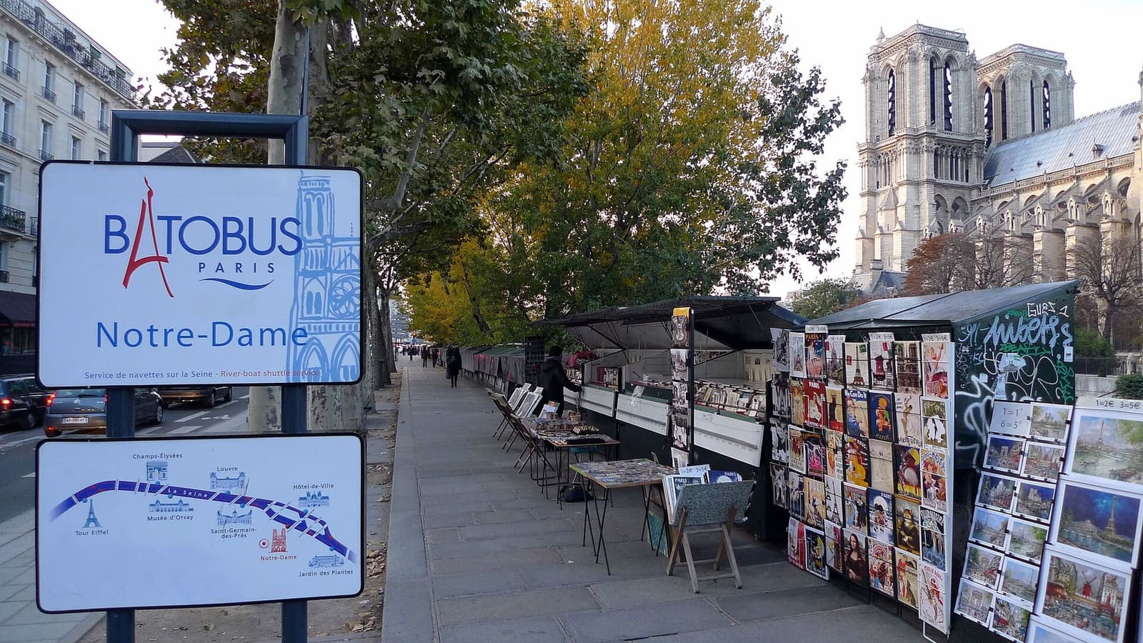 the sign of the Batobus Notre-Dame stop on the Quai de Montebello, among the boxes of the bouquinistes