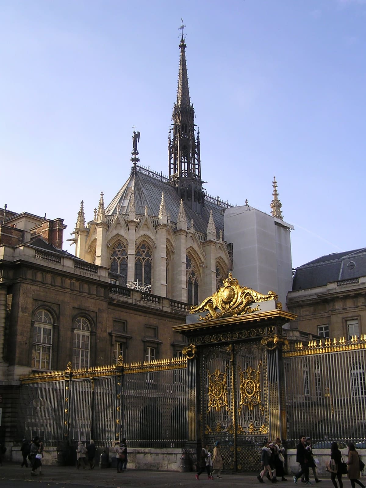 the spire of the Sainte-Chapelle above the gilded railings of the Palais de Justice