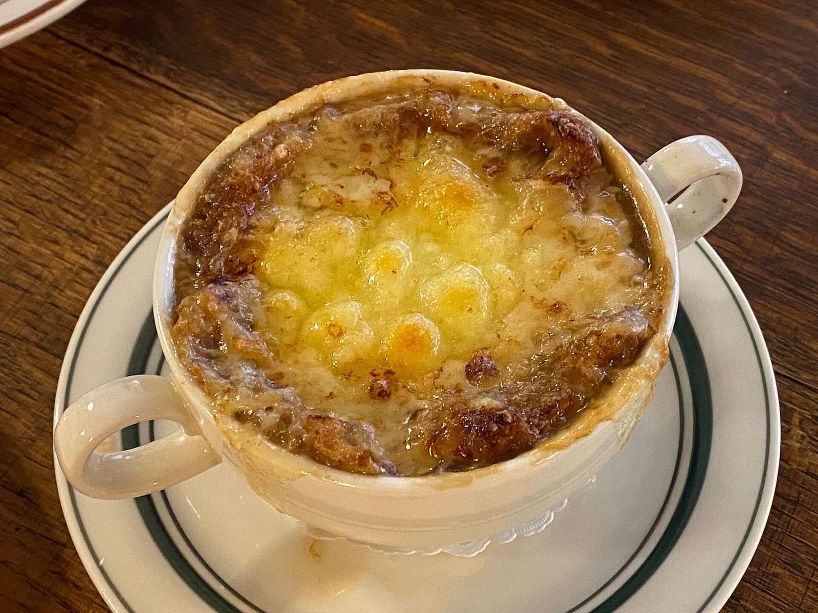Soupe à l'oignon gratinée