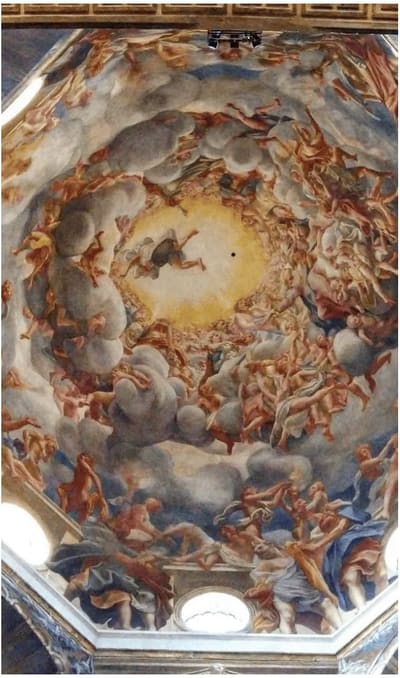la cupola della Cattedrale affrescata dal Correggio, con la spirale di figure che sale verso la luce