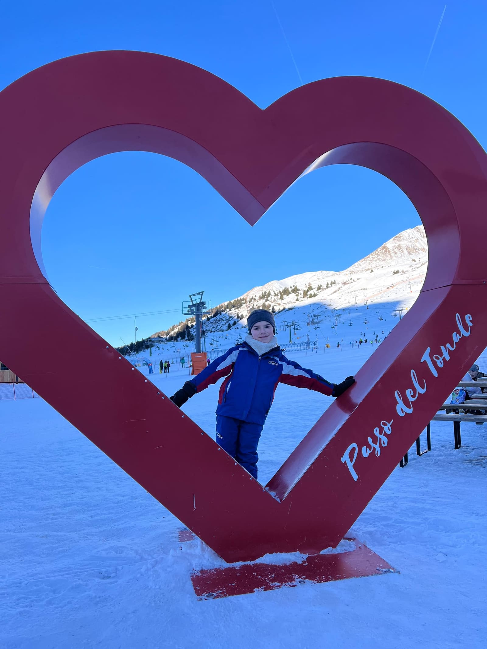 Letizia a passo Tonale, dentro il cuore rosso