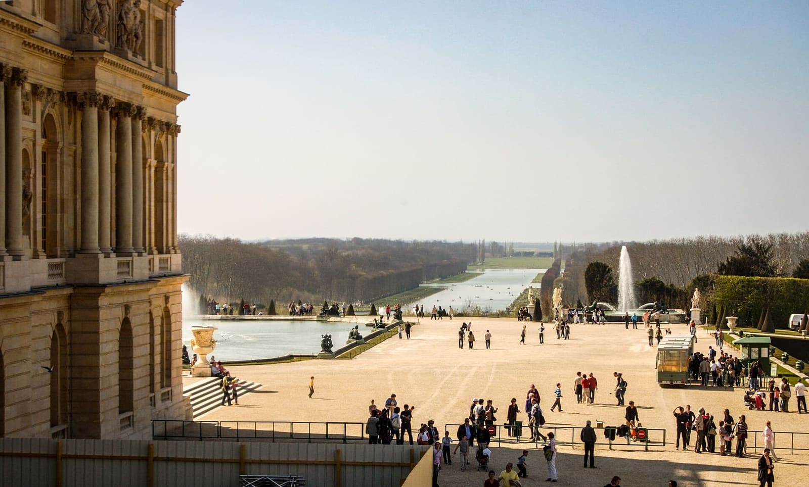 le parterre d'eau et la perspective jusqu'au Grand Canal, vus du château